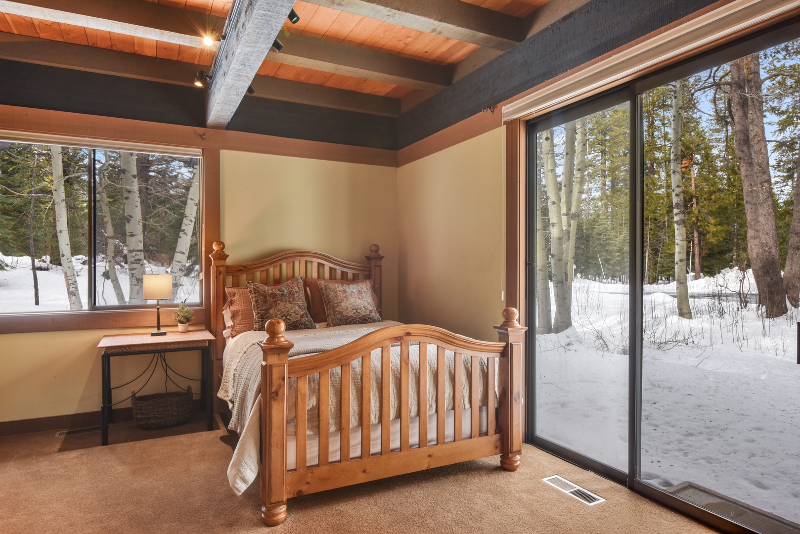 Bedroom 3 with 2 twin/twin bunk beds, full/full bunk, queen bed, Smart TV, patio access, and ensuite