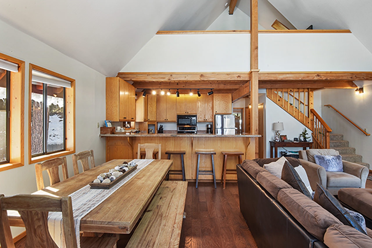Kitchen bar counter with seating for 4