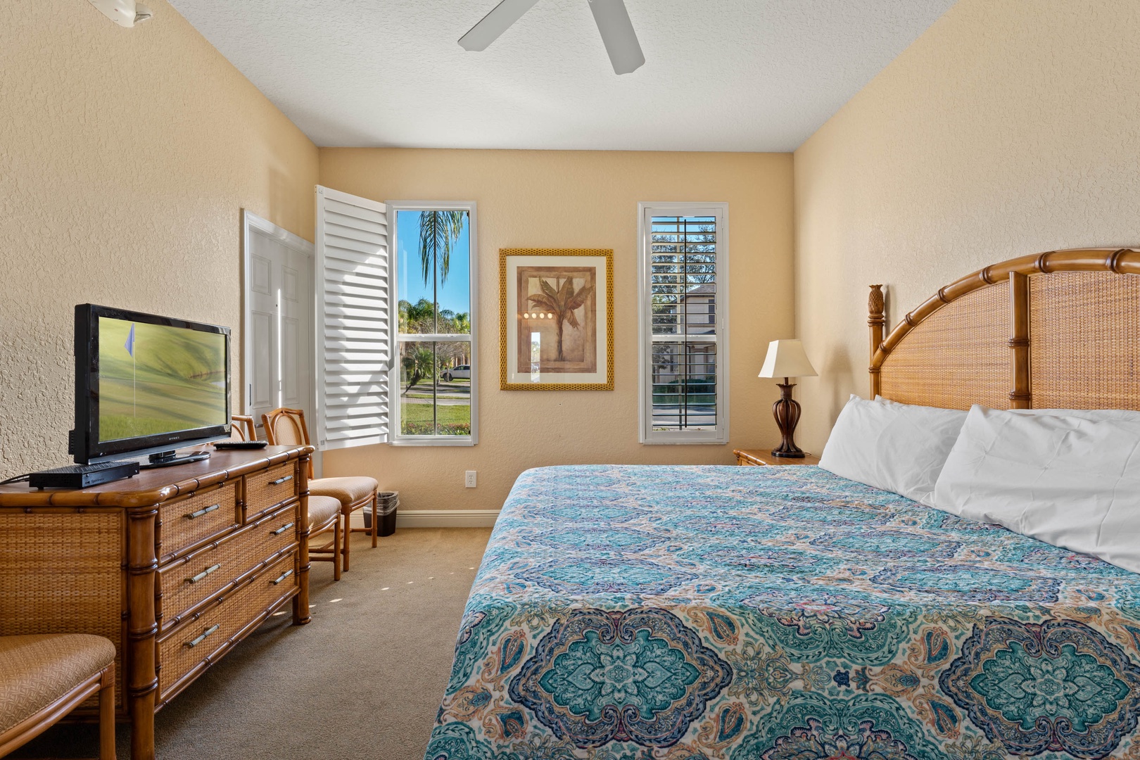 This 1st floor king suite offers a private ensuite, TV, & ceiling fan