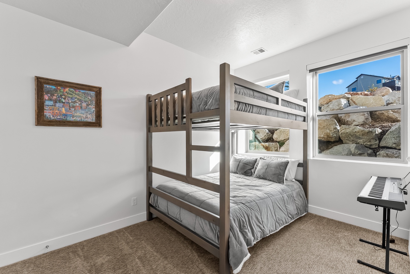 Bedroom 3 with Queen/Queen bunk bed, and Twin bed