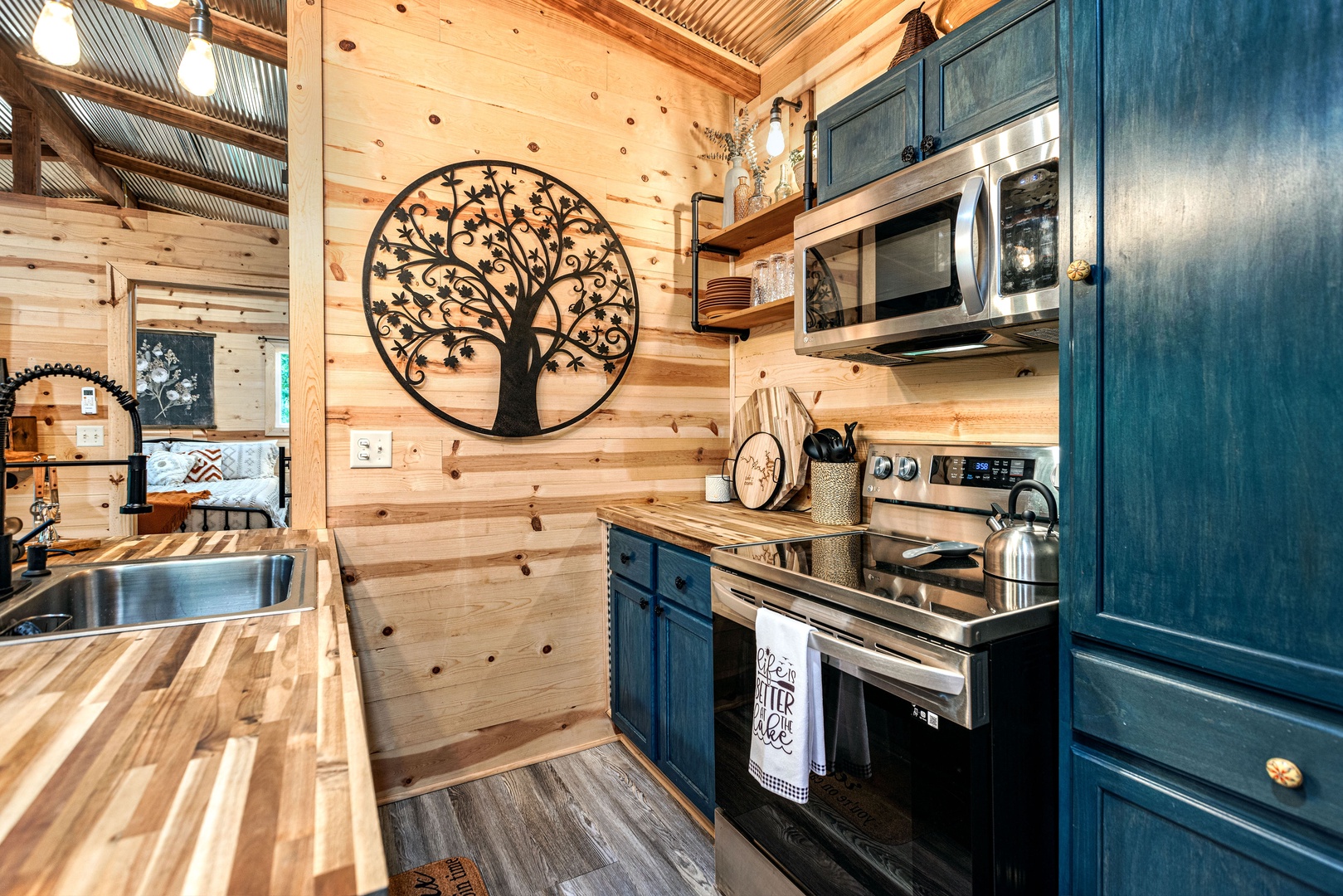 Cozy functional kitchen with everything you need to enjoy your stay