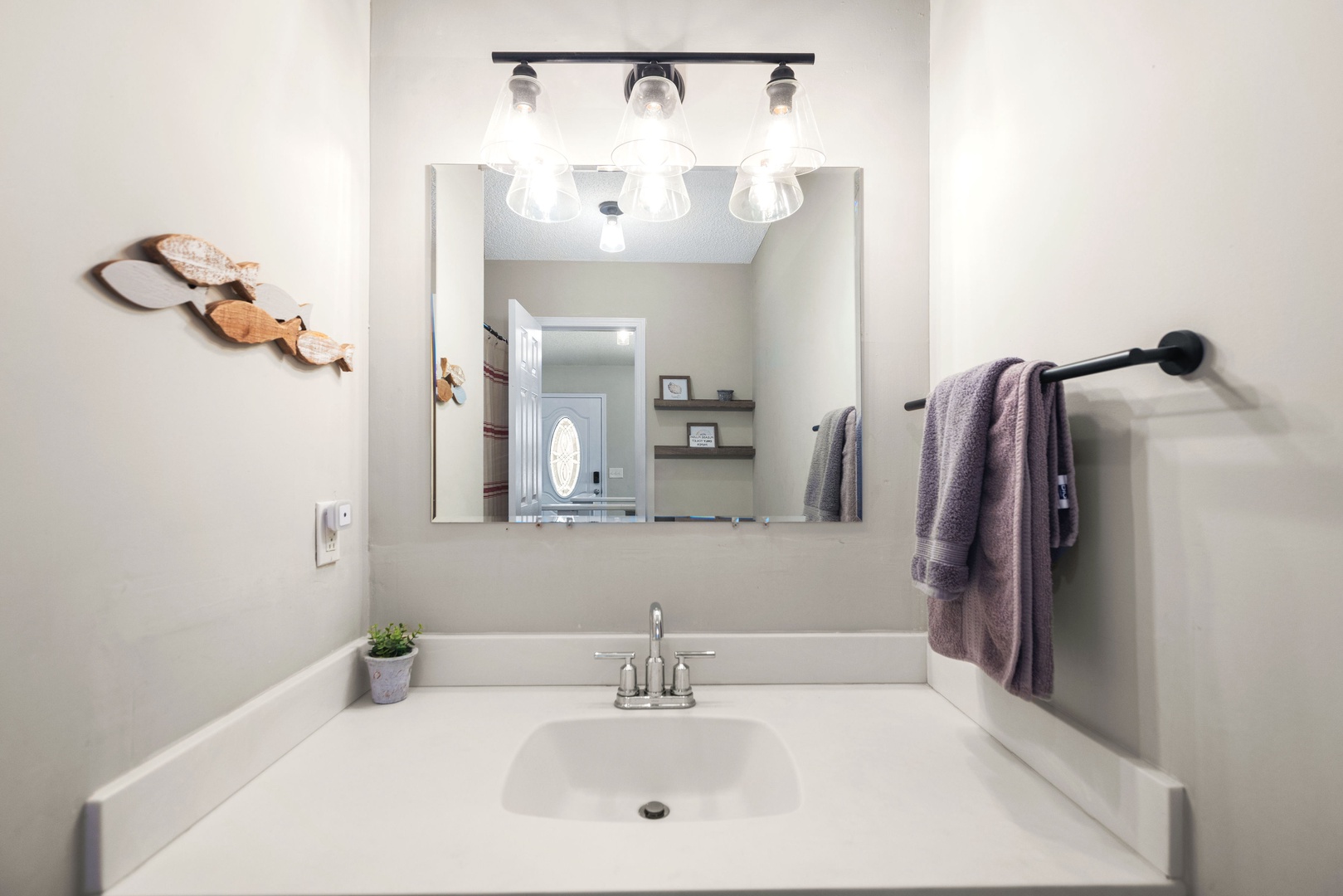 A single vanity & shower/tub combo await in the main-level hall bath