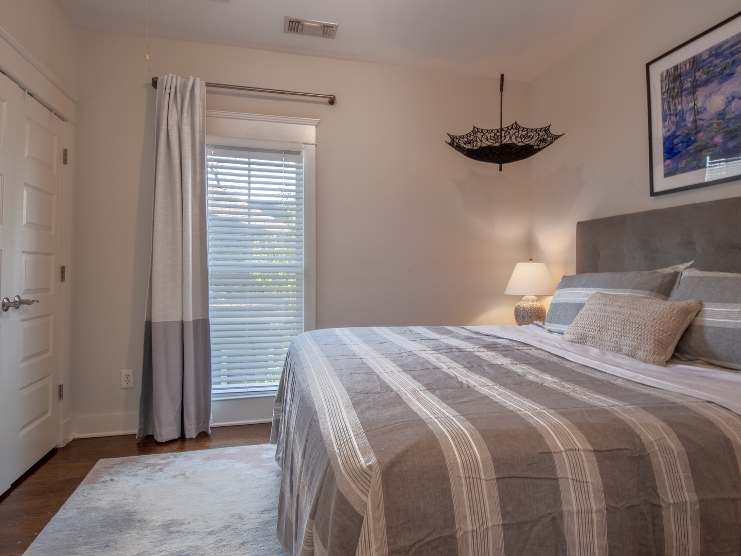 Bedroom 2 with Queen bed (2nd floor)