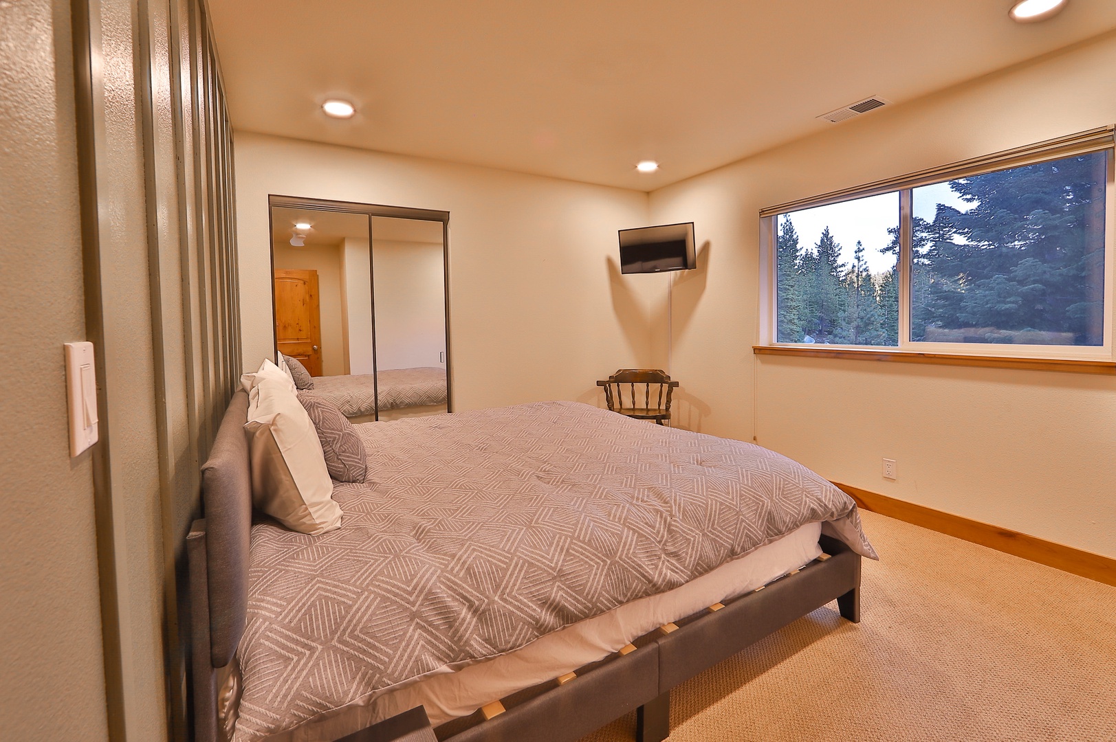 Recharge in this cozy 2nd-floor king bedroom retreat