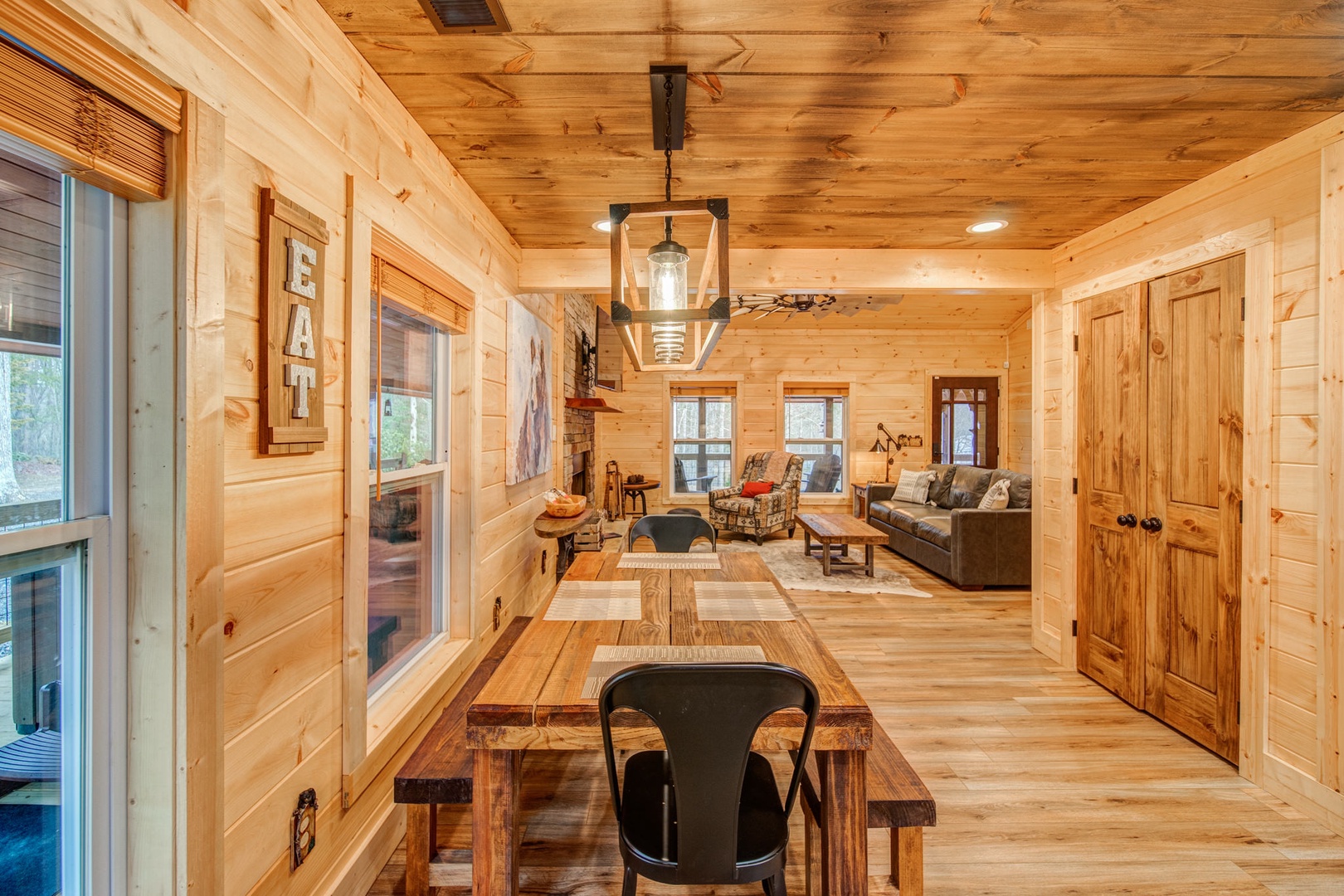 Dining table seating for 6