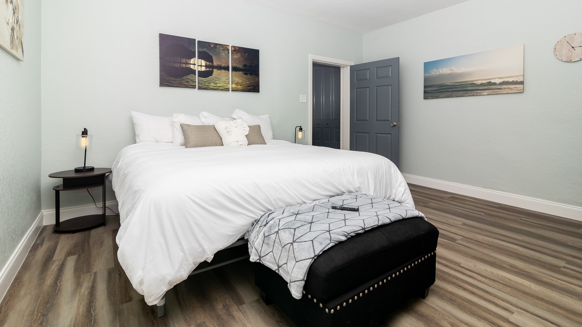 Bedroom #3 with King Bed and En-Suite (Unit #1)