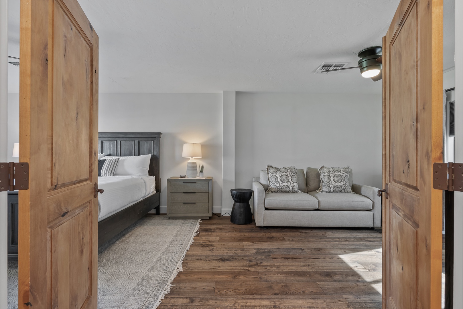 Bedroom 5 with king bed, queen sofa sleeper, Smart TV, and en-suite