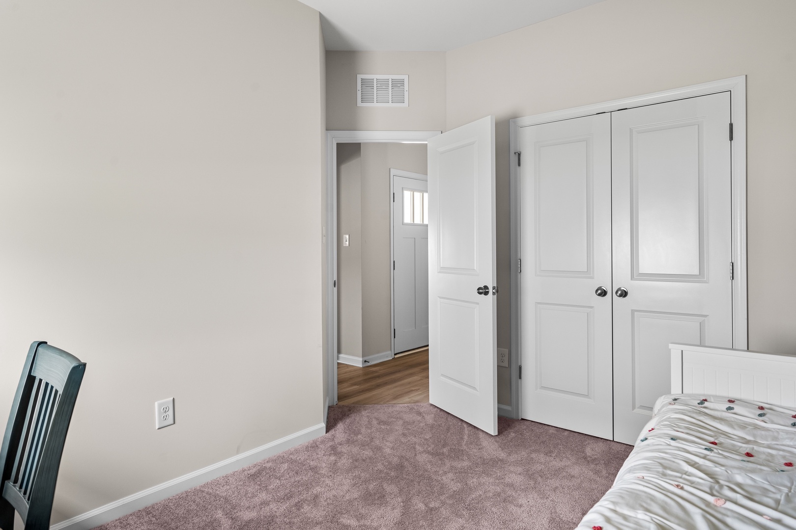 Bedroom 3 with twin bed, twin trundle, and work station