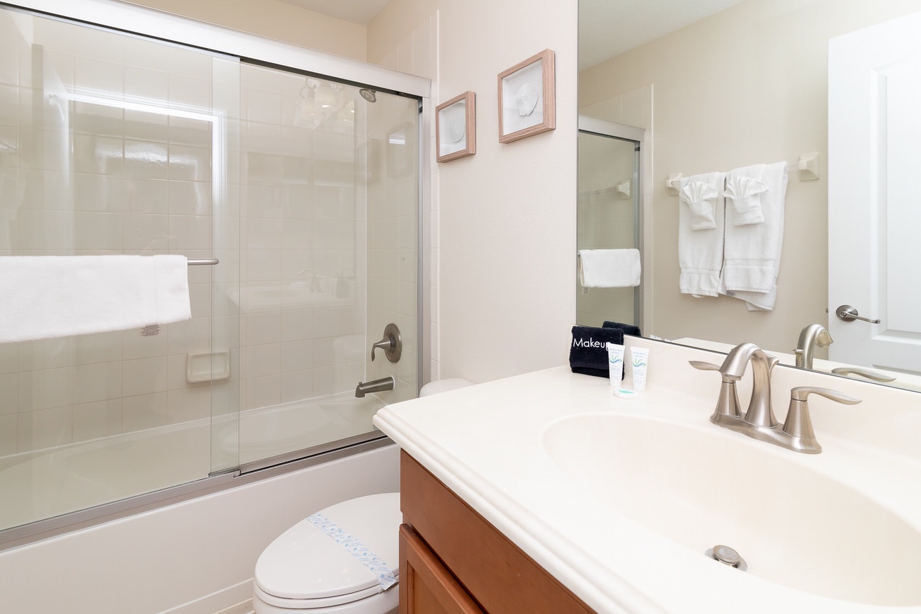 Bathroom 5 shared with shower/tub combo (2nd floor)