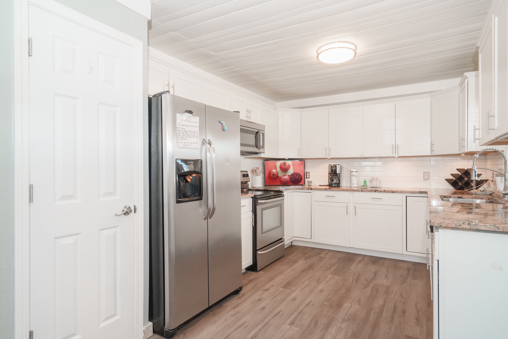 Kitchen has all your basics