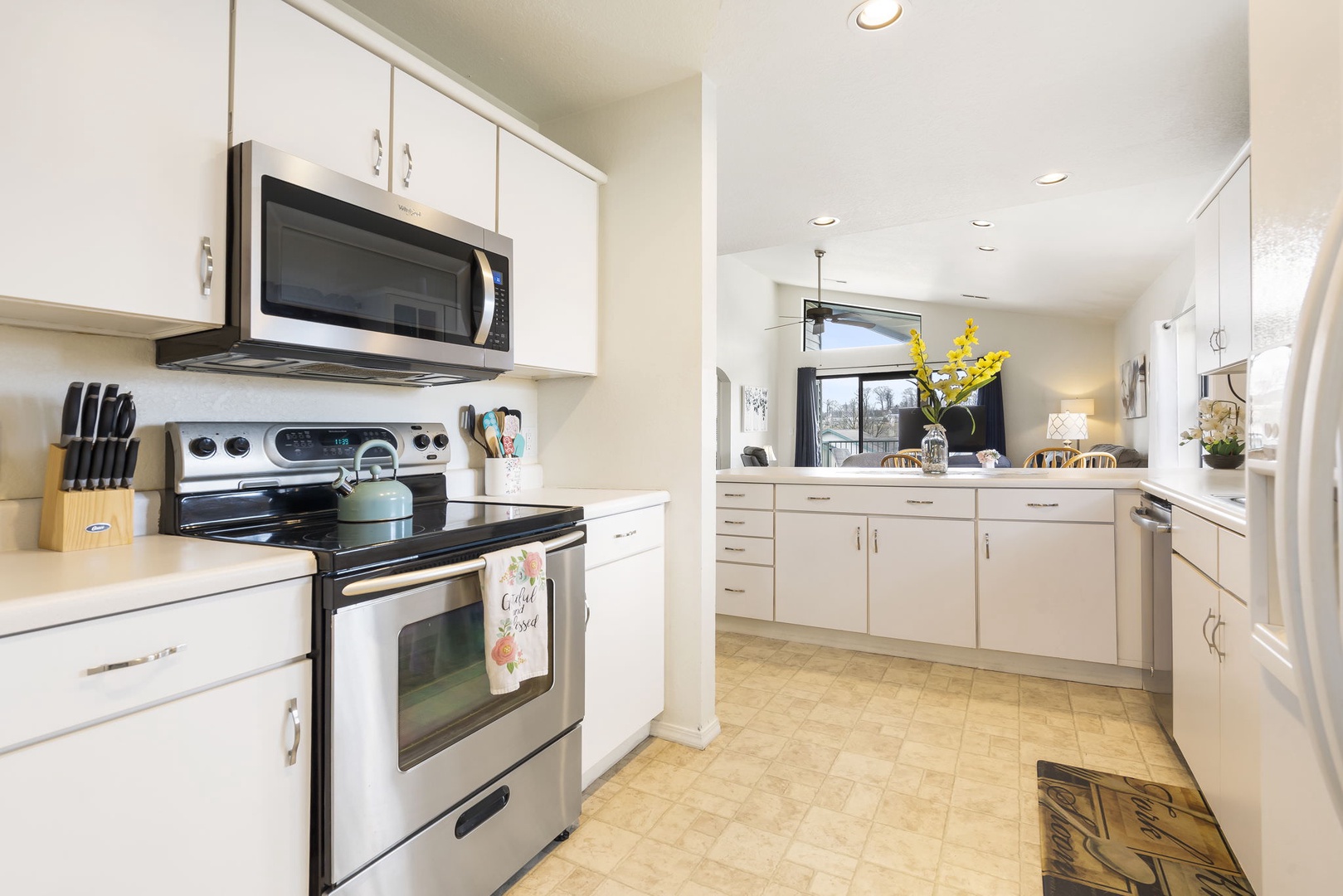 Fully equipped kitchen