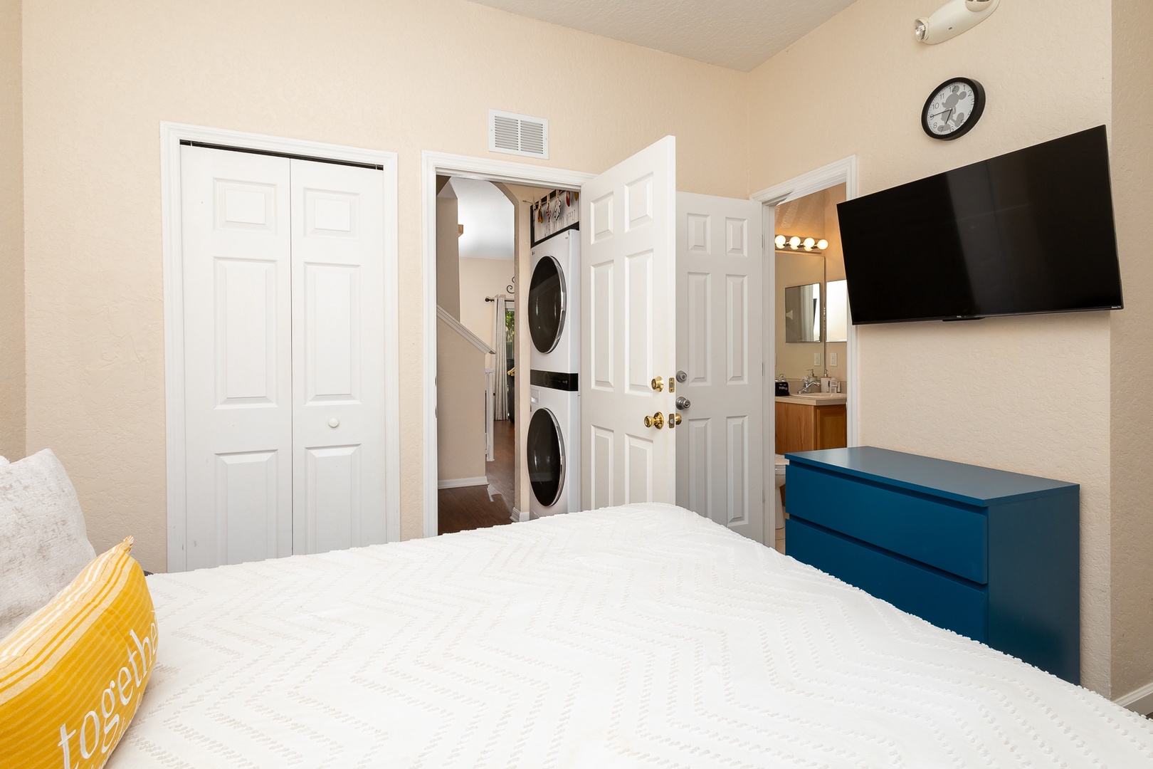 This 1st-floor queen suite includes a private ensuite and comfy bedding