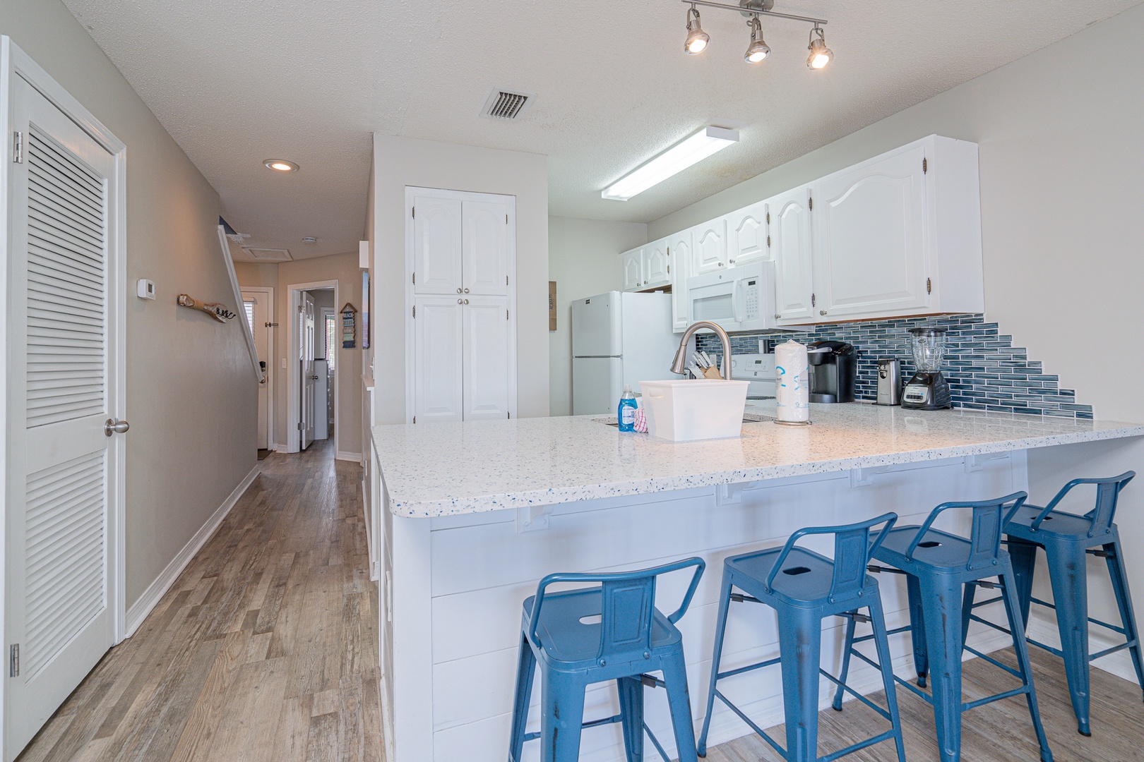 Sip morning coffee or grab a bite at the kitchen counter, with space for 4