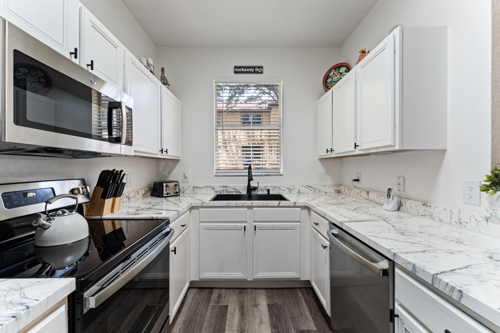 The airy kitchen offers ample space & all the comforts of home