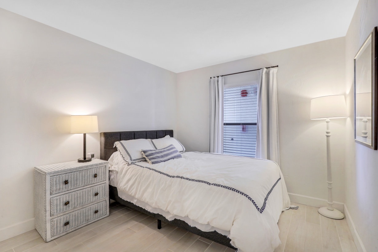 Bedroom 2 with Queen bed