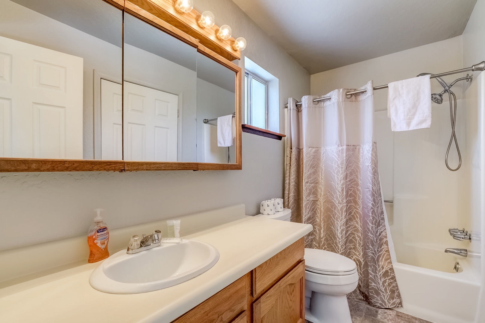 Bathroom 2 with shower/tub combo, Jack & Jill style shared with bedroom 2 & 3 (downstairs)