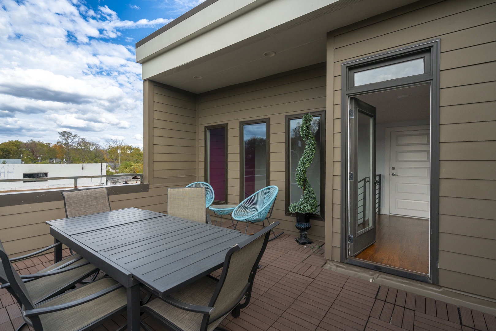 Balcony with outdoor seating