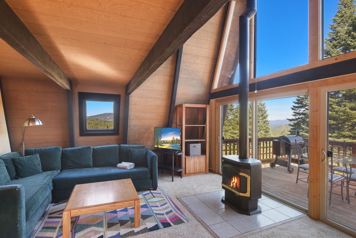 Living room is equipped with a firepalce