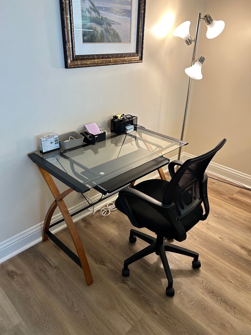 Workstation for guest use (include desk, chair)