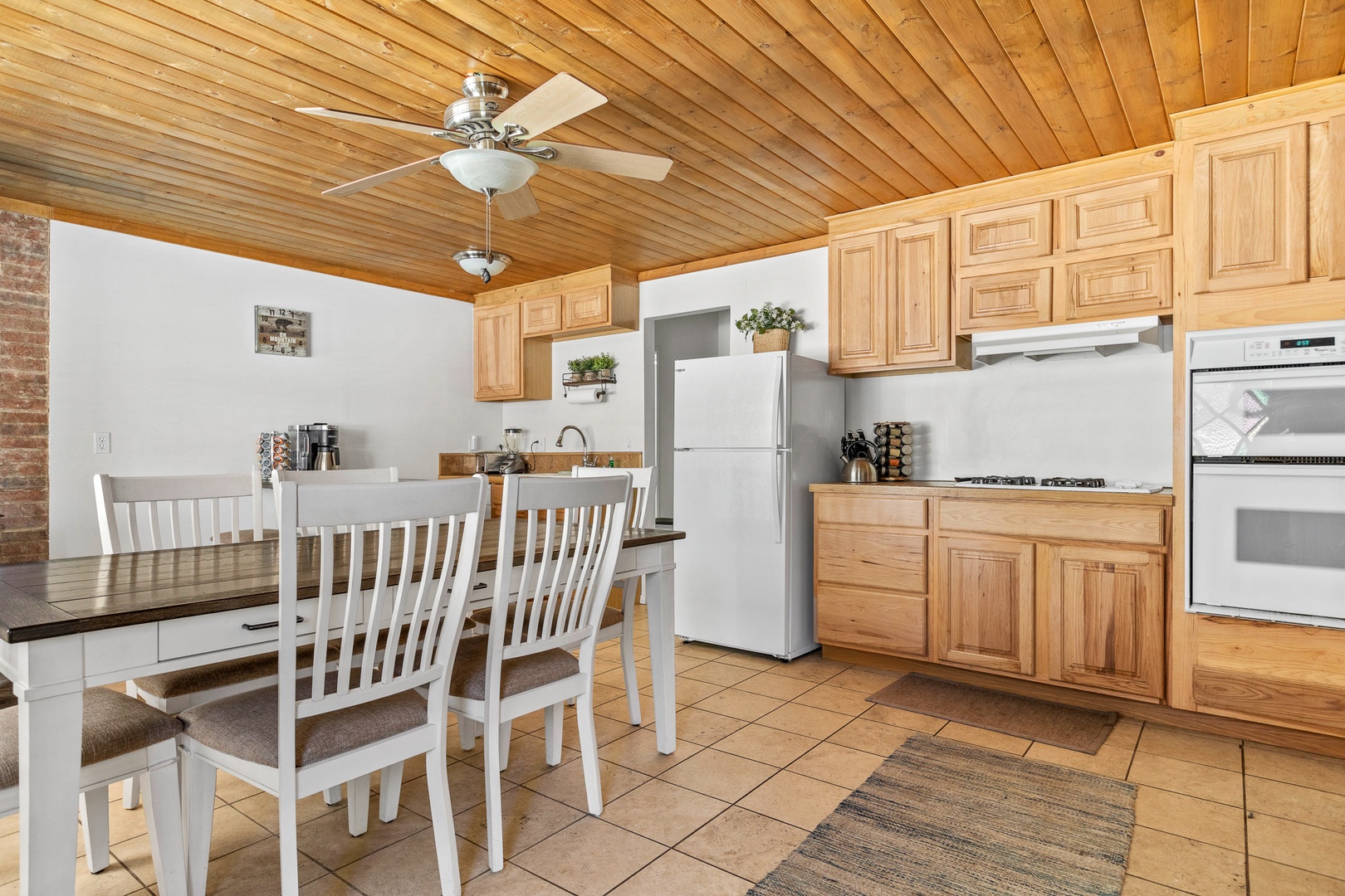 Dining and fully equipped kitchen