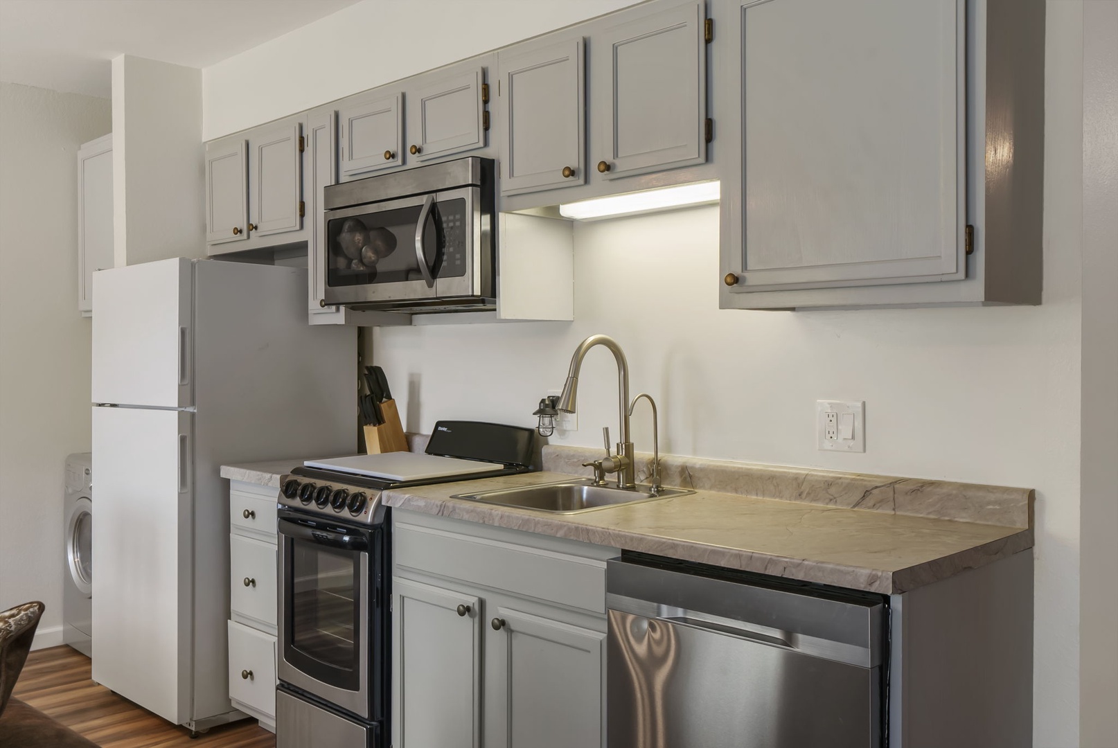 The open Kitchen offers plenty of amenities and storage space