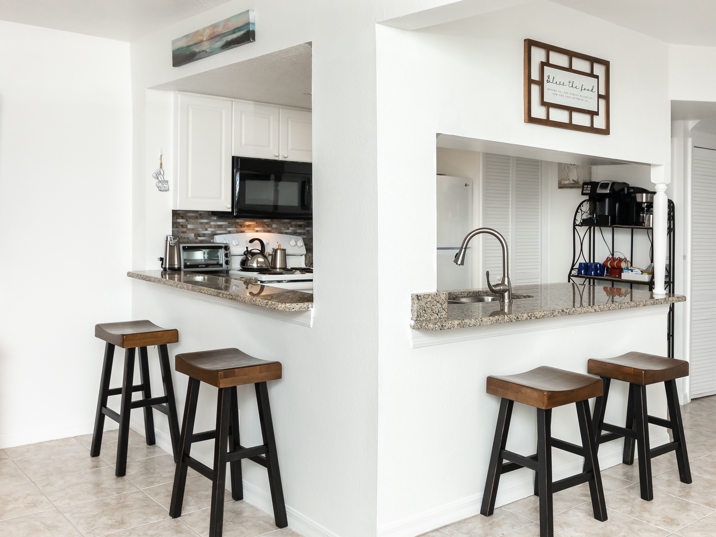 Fully equipped kitchen with barstool seating for 4