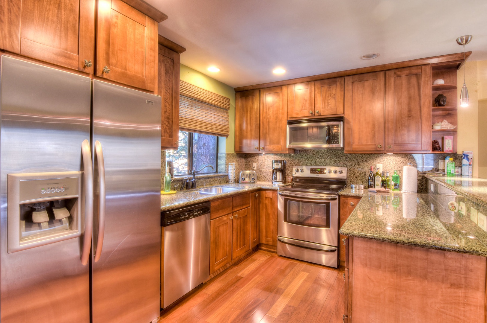 Fully equipped kitchen w/ toaster, drip coffee, and more!