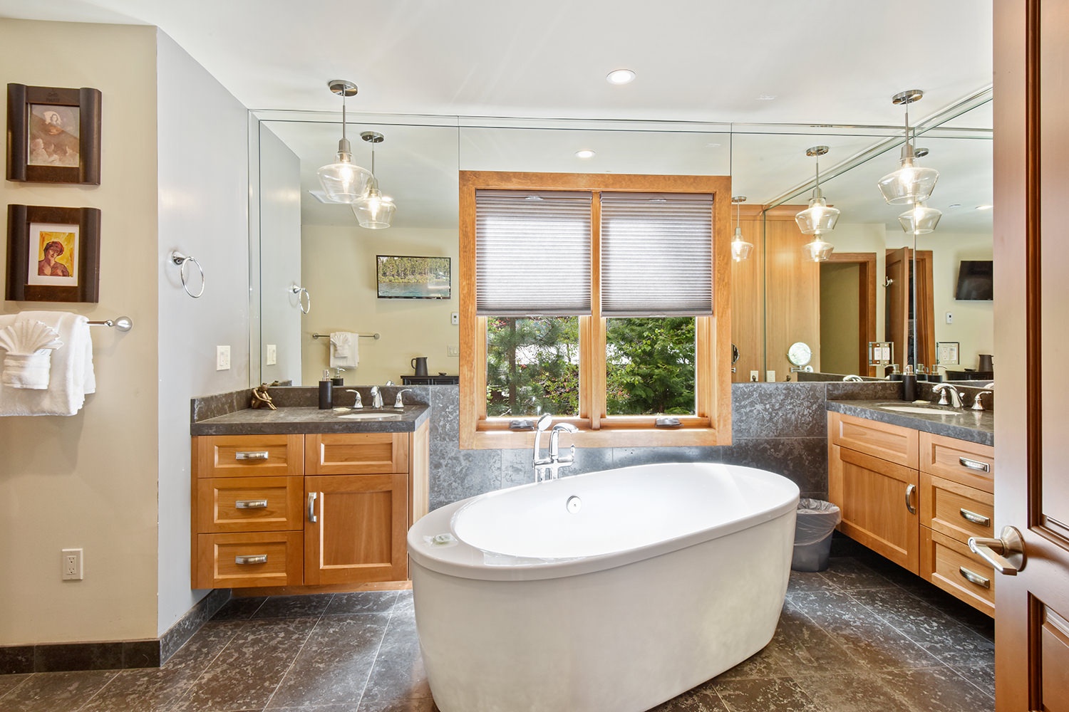En suite master bathroom with soaking tub