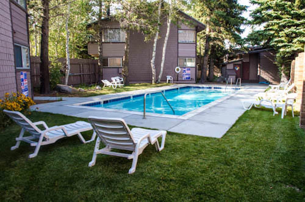 Sierra Manors pool