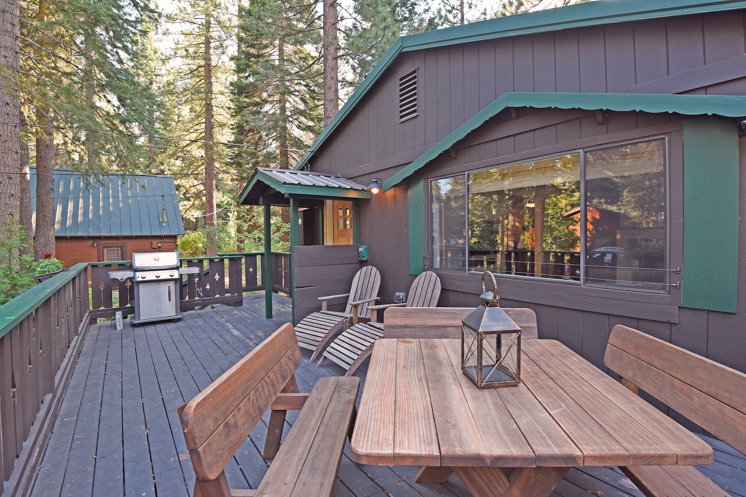 Enjoy outdoor dinners on the deck w/ picnic table and gas BBQ
