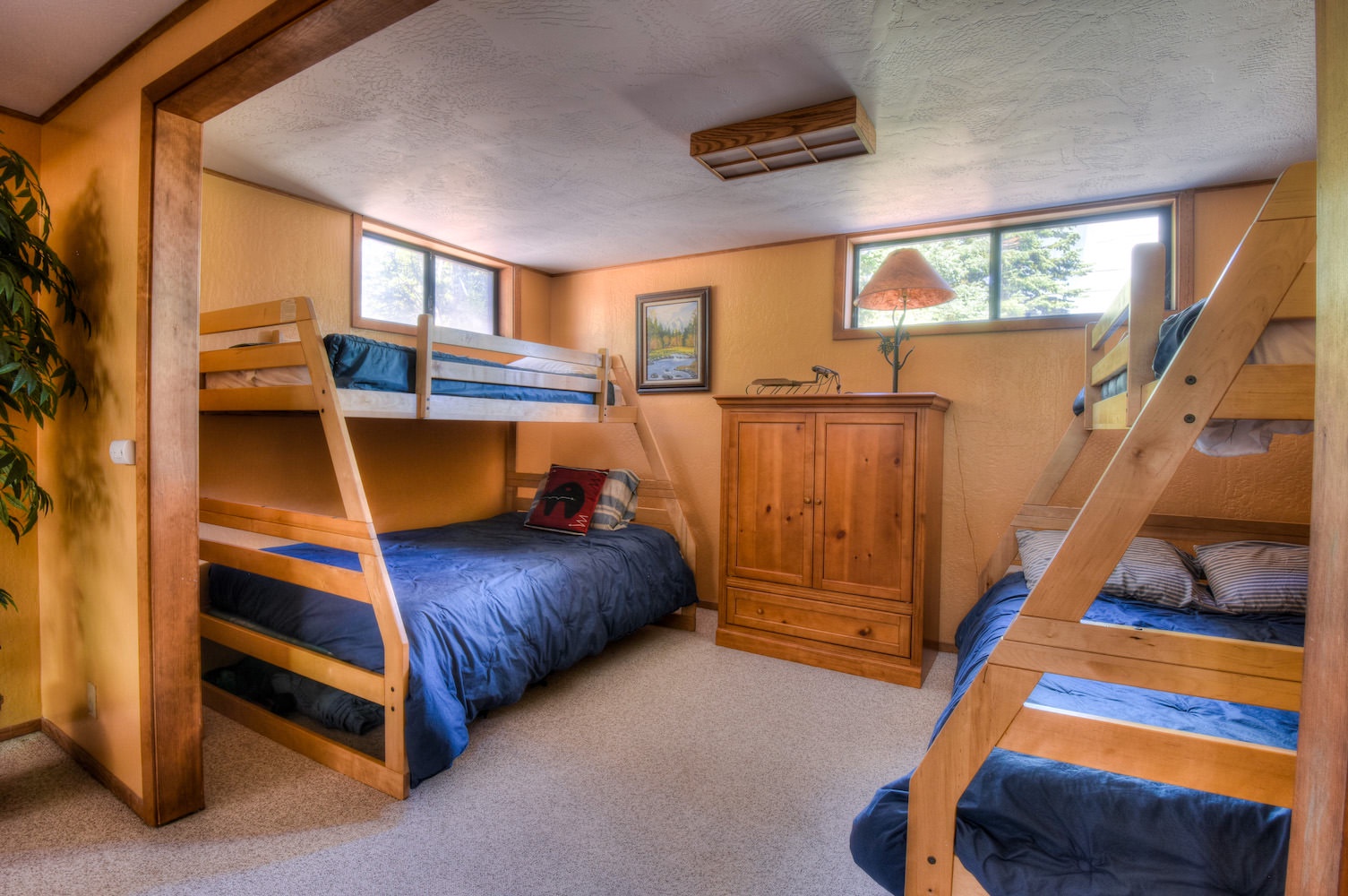 4th bedroom Bunk Room: Twin over Full Bunk Beds