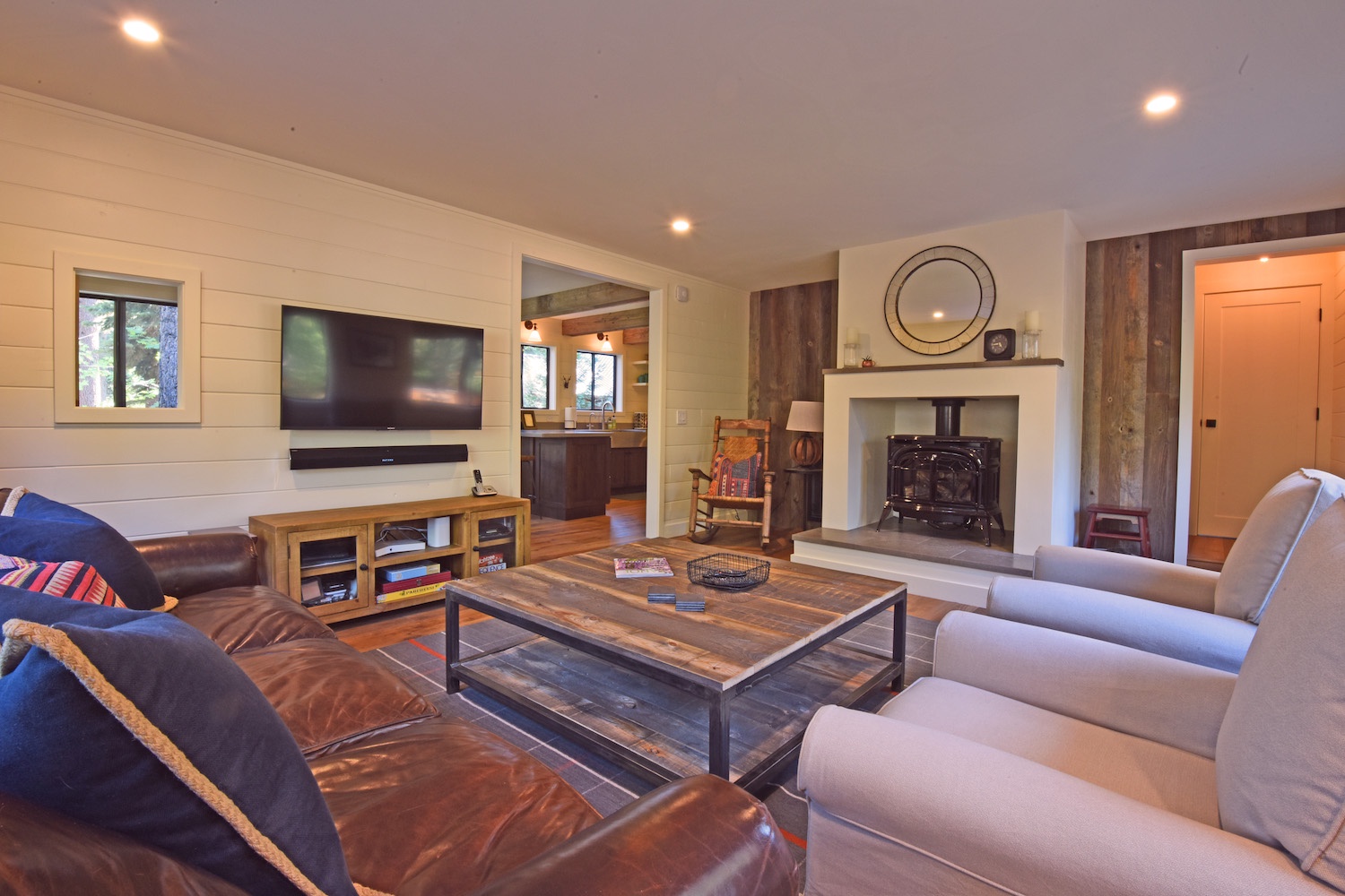 Living room with board games, poker cards, smart TV (Netflix & Hulu, etc.)