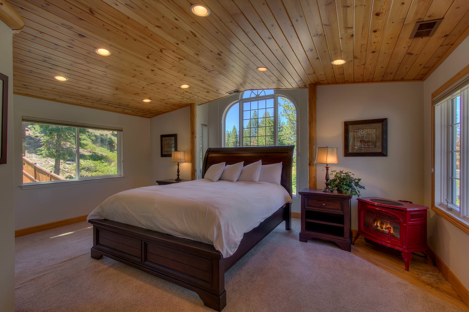 Master bedroom: King bed w/ gas fireplace