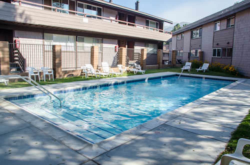 Sierra Manors pool