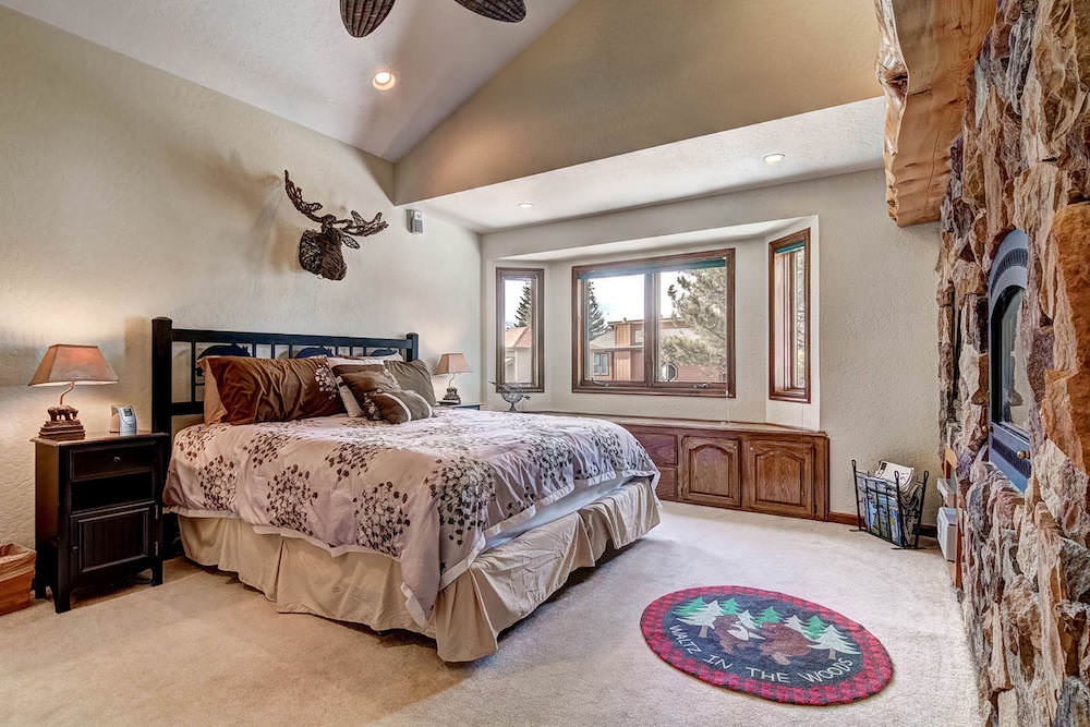 Master bedroom: King size bed