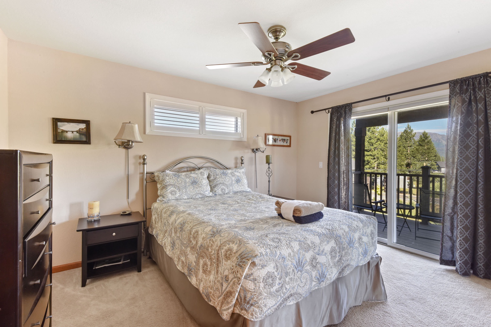 4th bedroom: Queen bed w/ balcony access