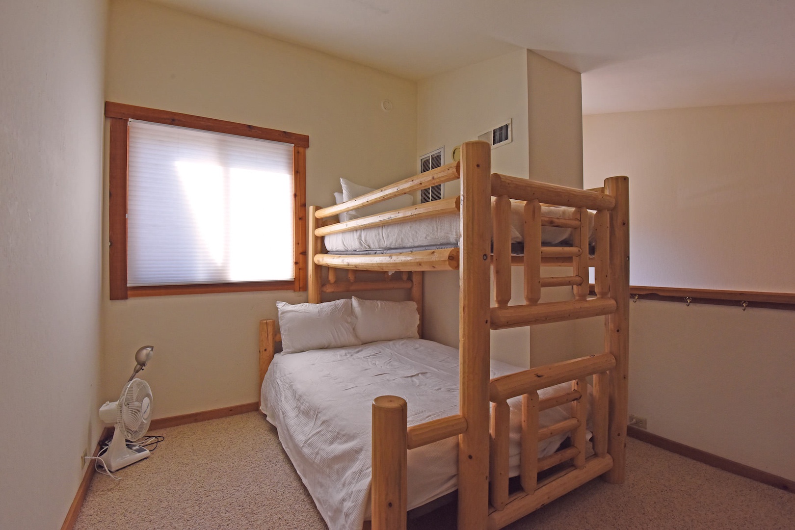 Guest bedroom: Twin over Full bunkbed