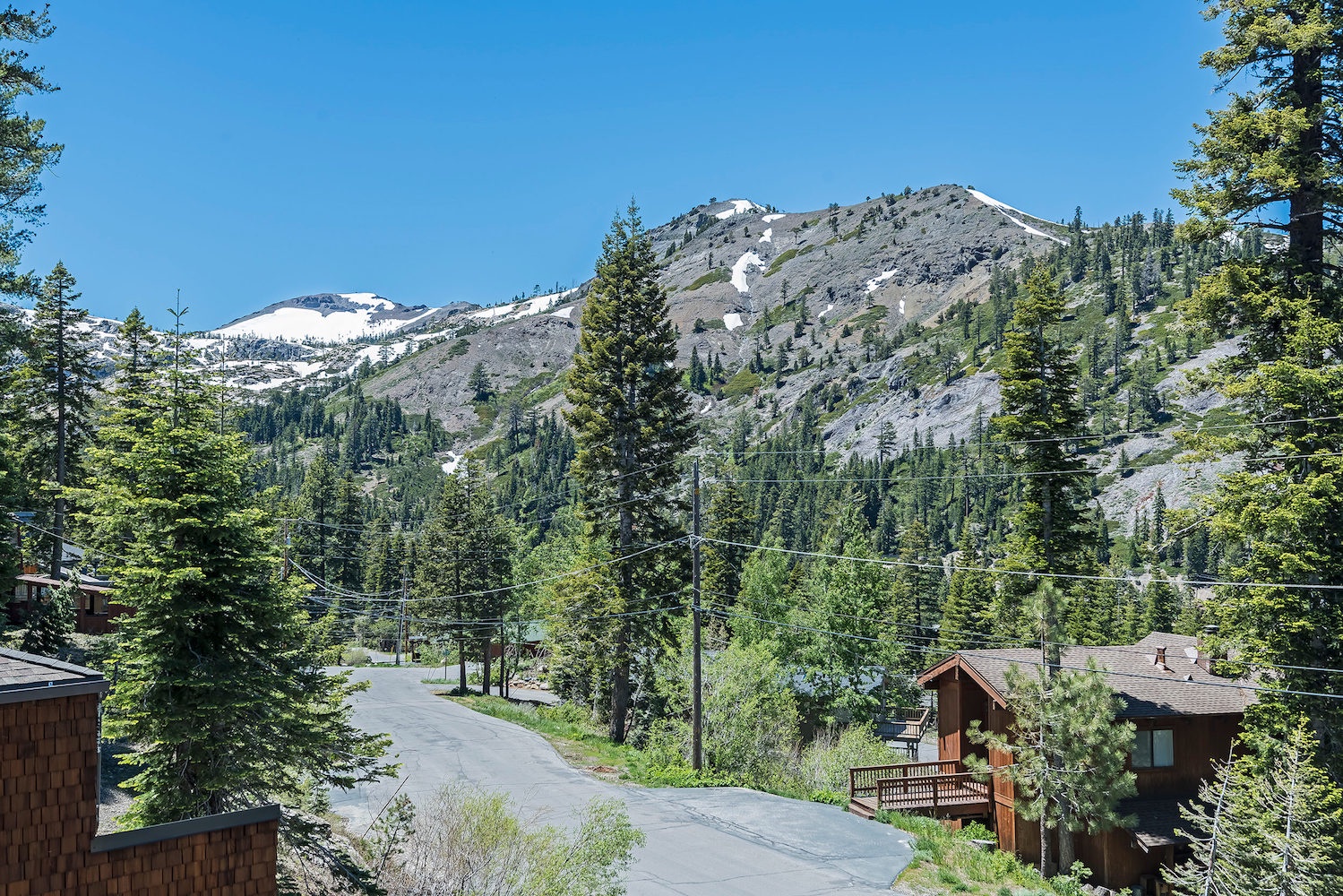 Close to Palisades Tahoe & Alpine Meadows Resorts!