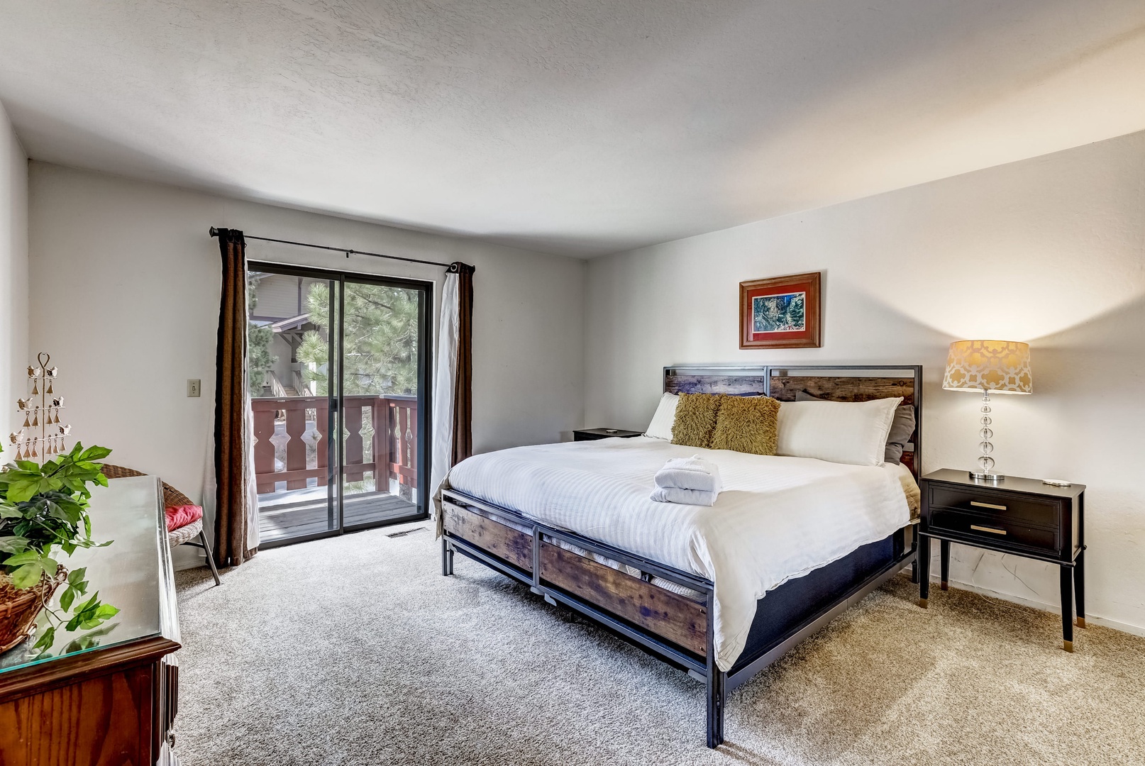 Master bedroom: King bed w/ crib & balcony access (2nd floor)