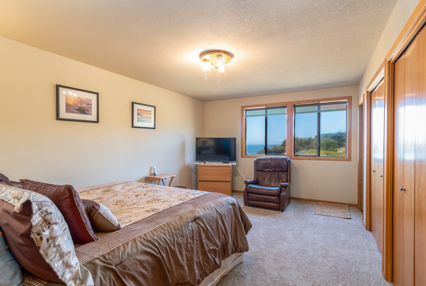 Master Bedroom: King Bed w/ Partial Ocean View (Downstairs)