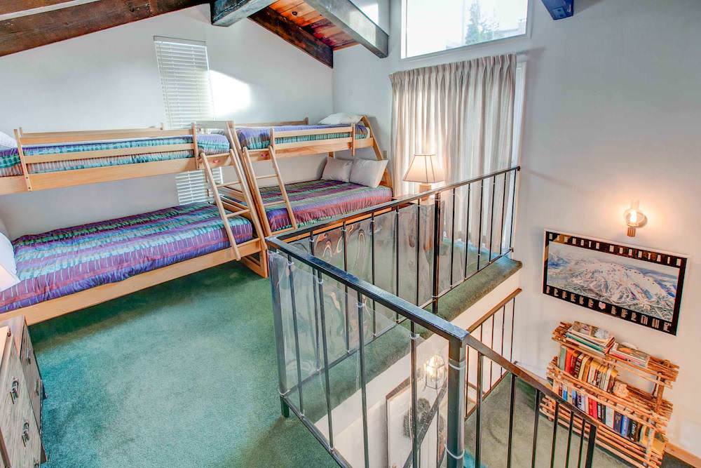 Loft: 2 sets of bunkbeds