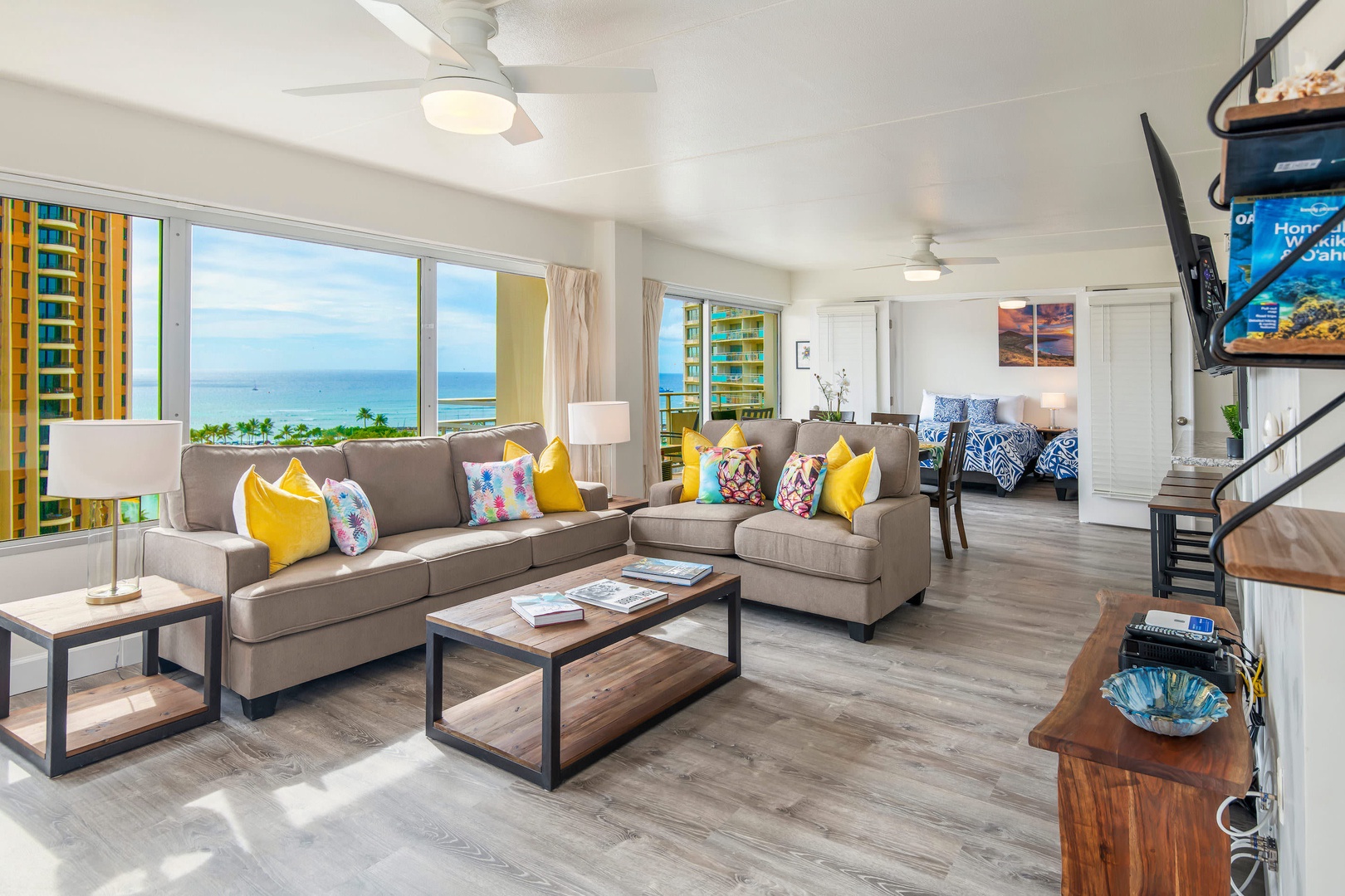 Ocean view Honolulu suite w/ Smart TV, cable