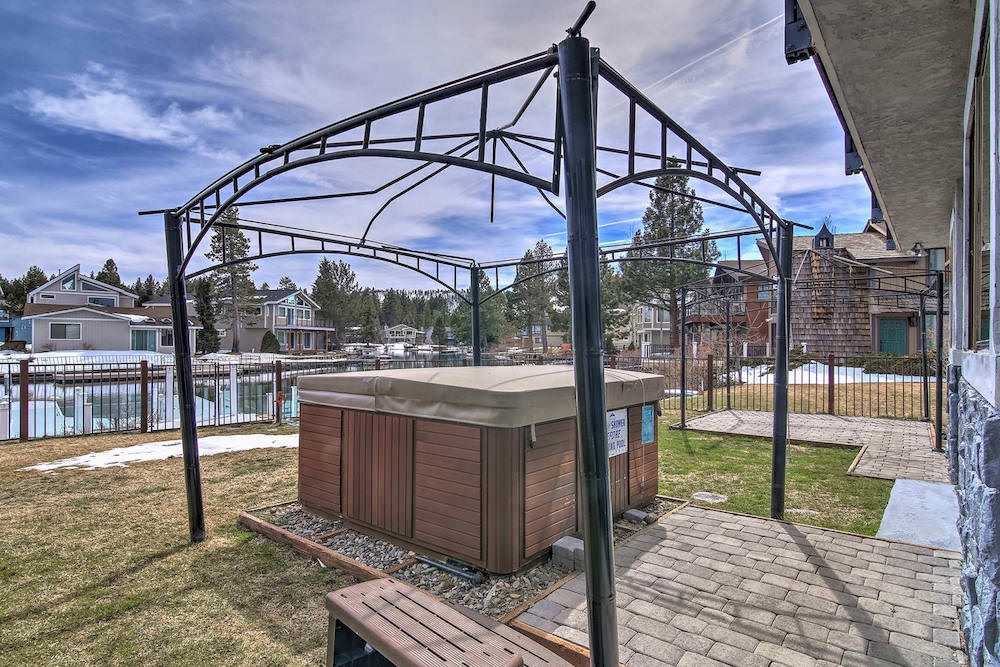 Private hot tub
