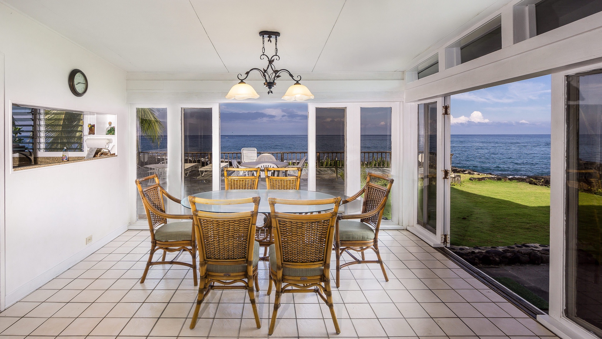 Dining table for 6 w/ ocean views