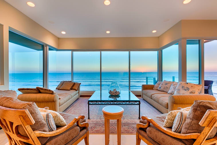 Ocean front lounge room