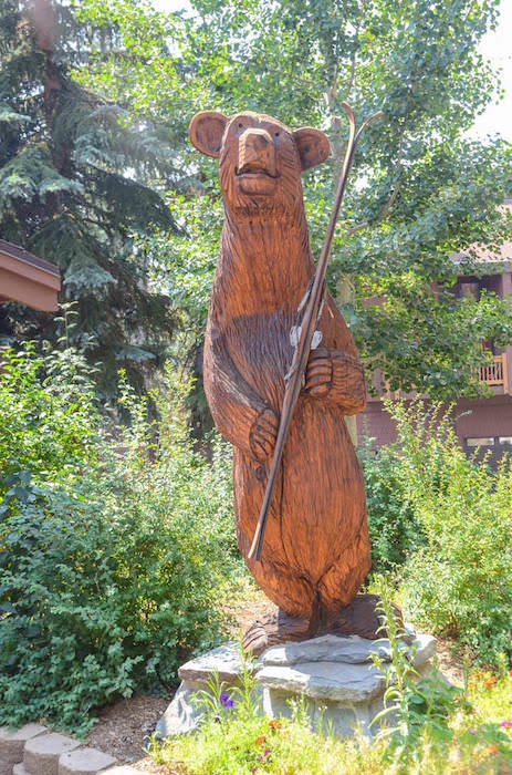 Wood bear sculpture