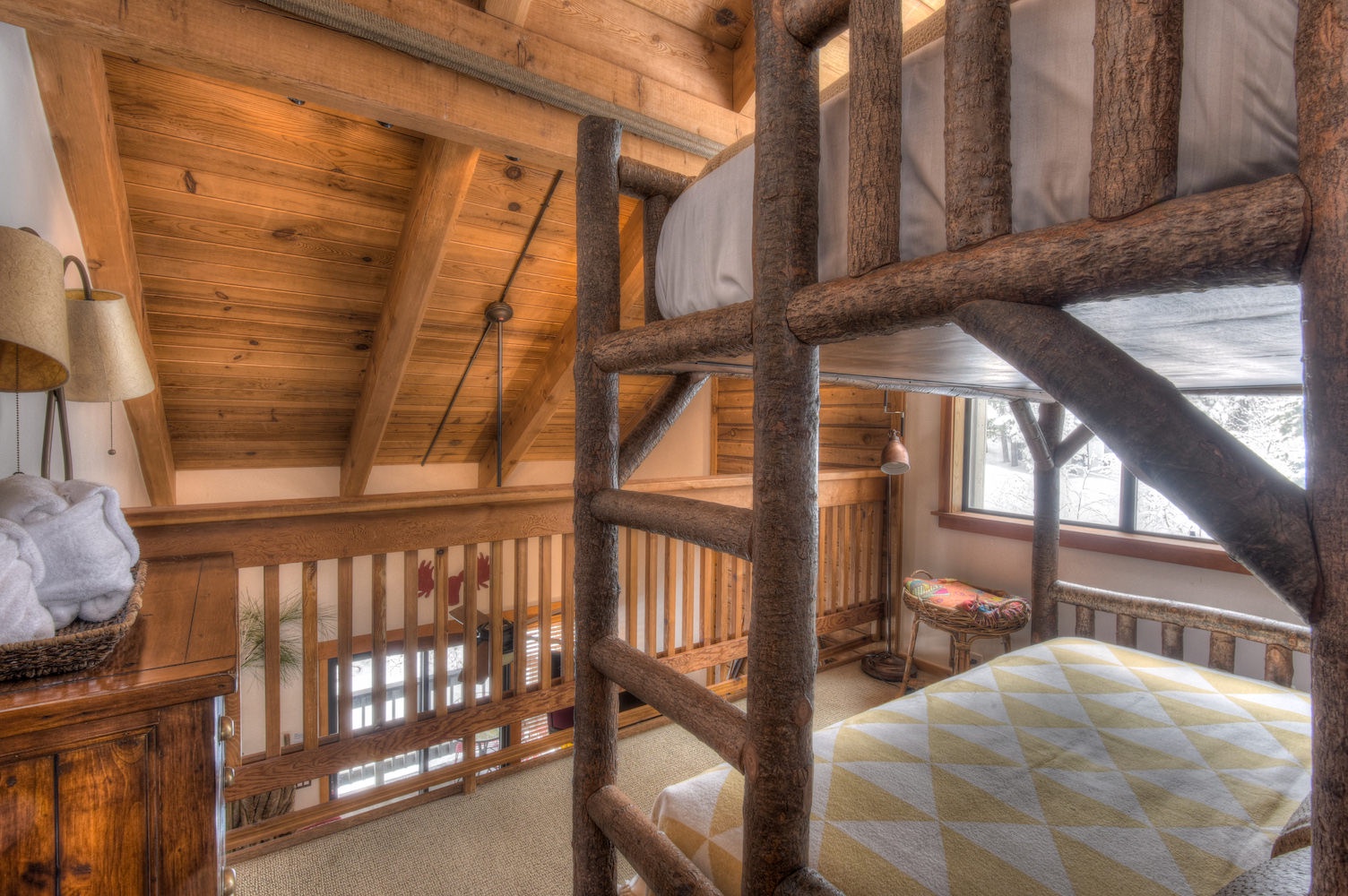 Loft: Twin bunkbed, please be careful