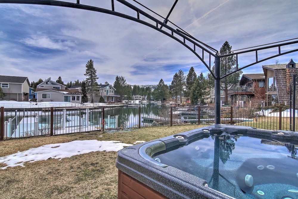 Private hot tub