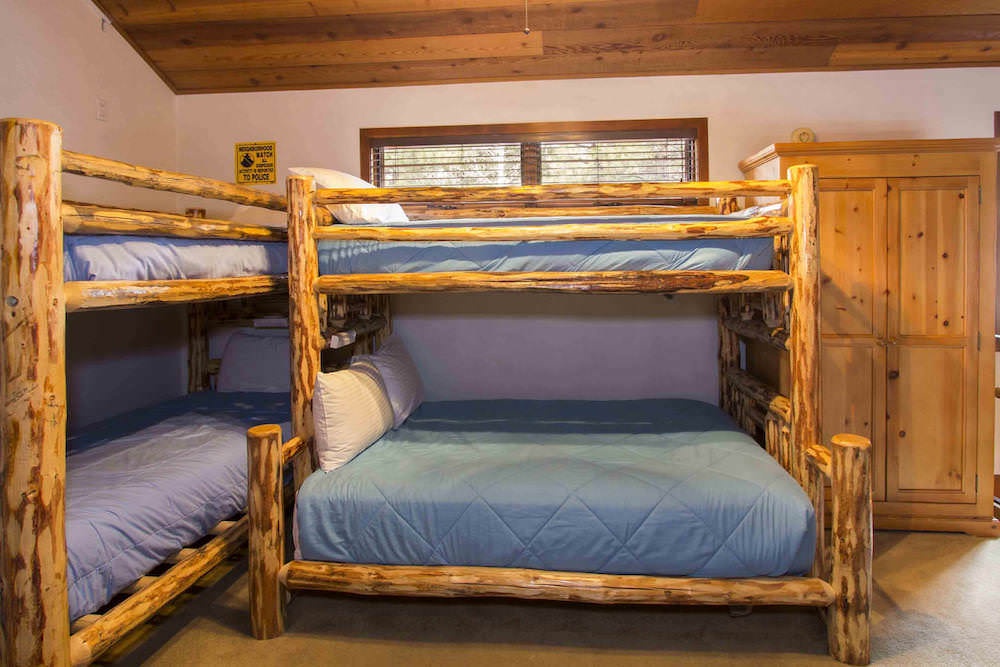 Loft: Twin bed & two sets of bunk beds w/ TV