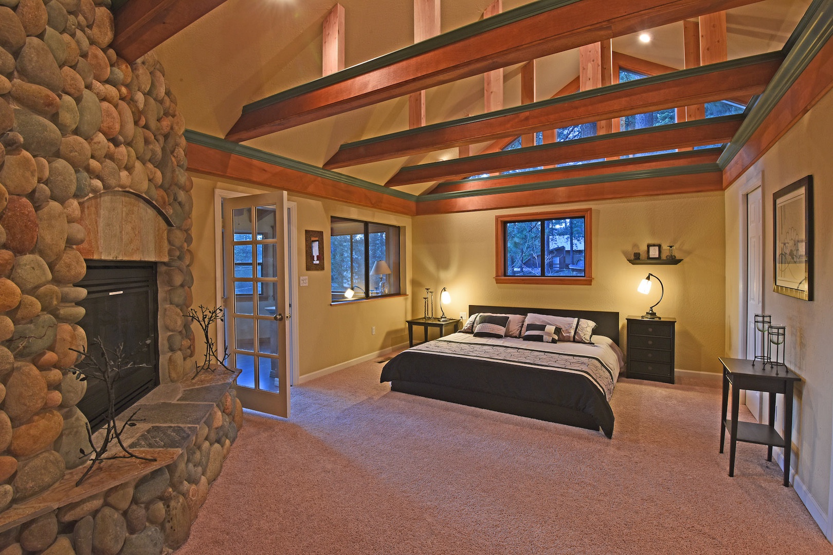 Master bedroom: King bed w/ gas fireplace (3rd floor)